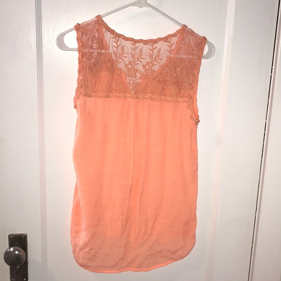 Super cute tank!! 🍑 - Picture 4 of 4